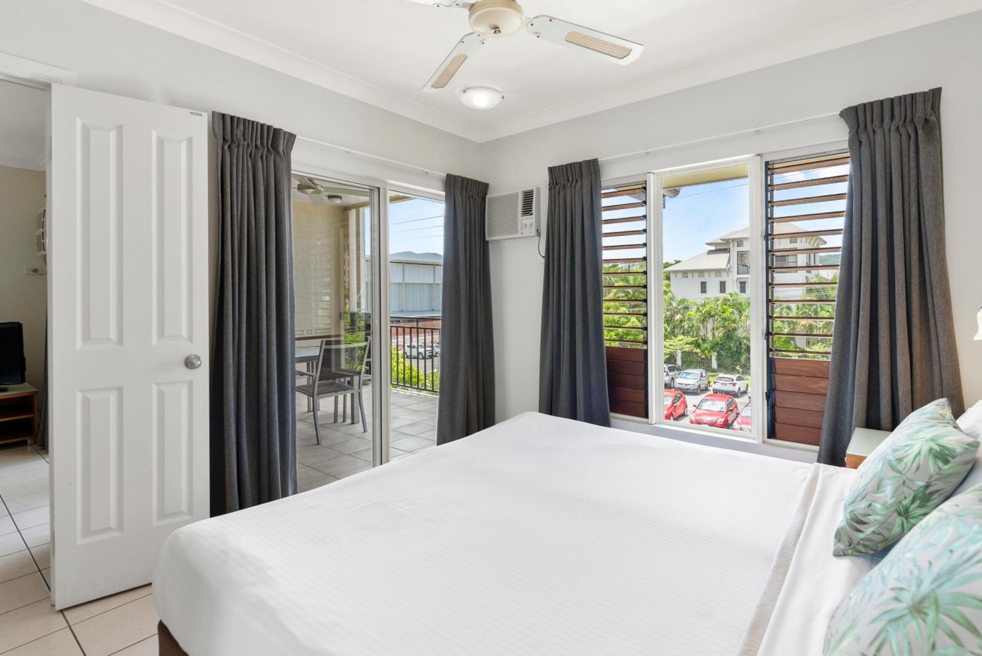 Bay Village Tropical Retreat&apartamentos Cairns Exterior foto