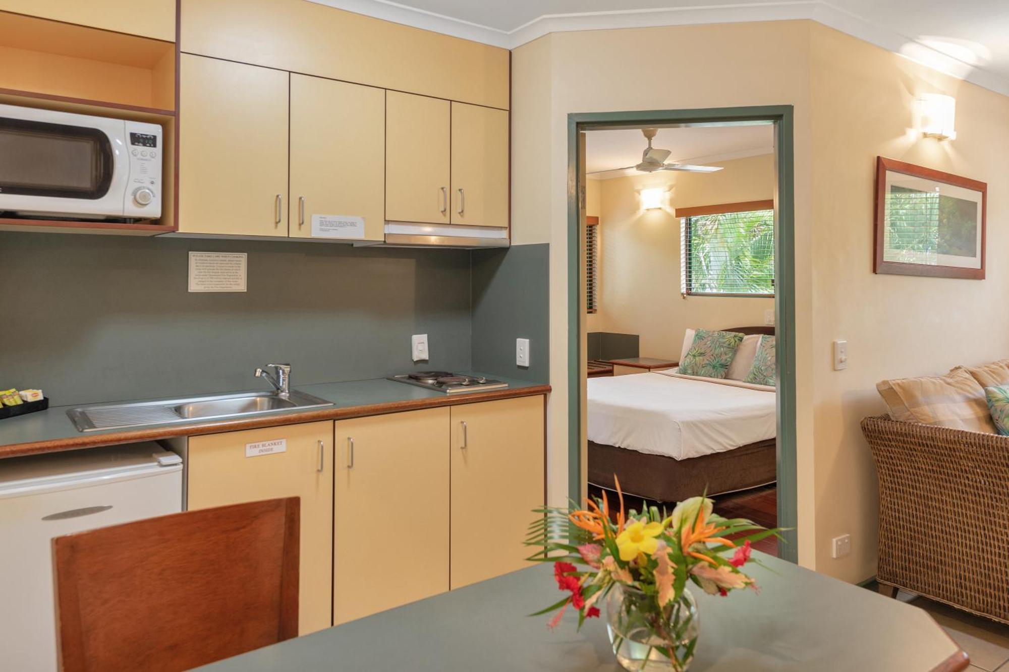 Bay Village Tropical Retreat&apartamentos Cairns Exterior foto
